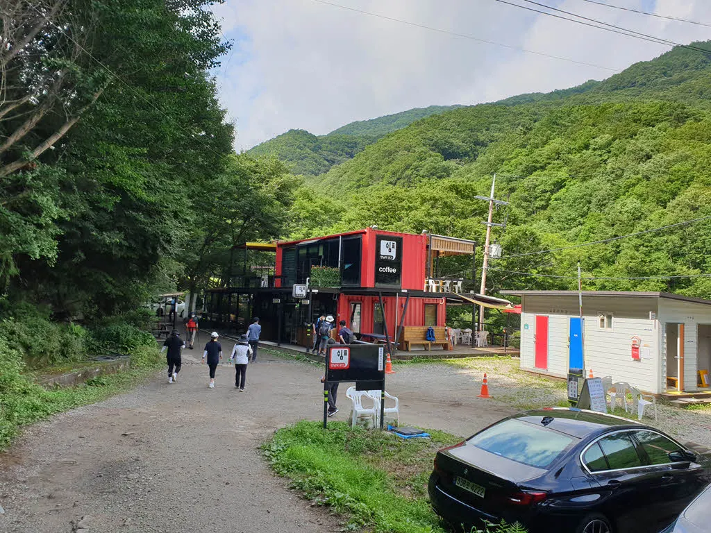 지리산 백무동 계곡 입구 카페 쉼터