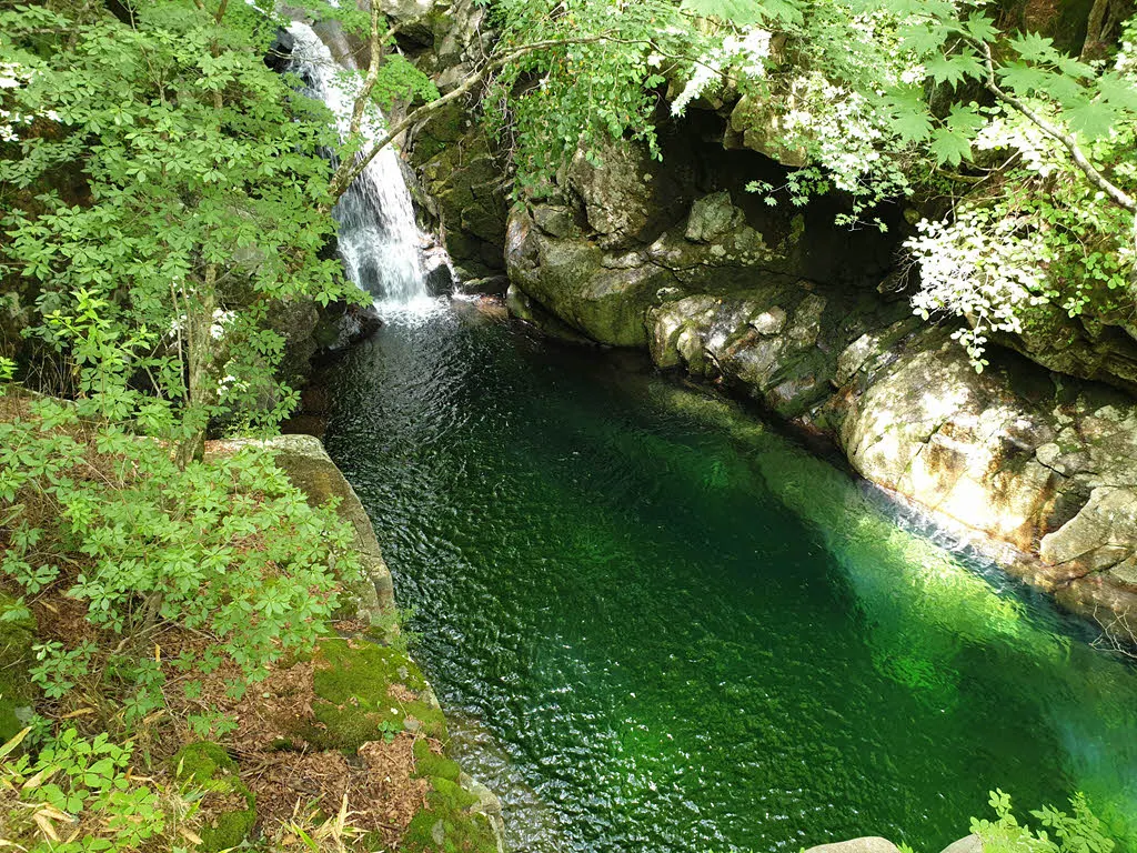 지리산 백무동 계곡의 가내소 폭포
