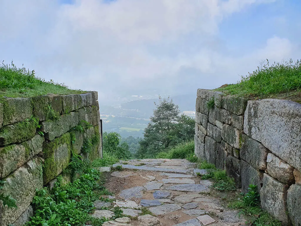 독산성 입구 (서문 ??)