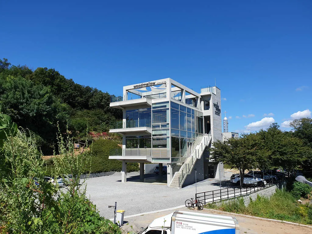 고덕산 입구에 있는 베이커리 카페