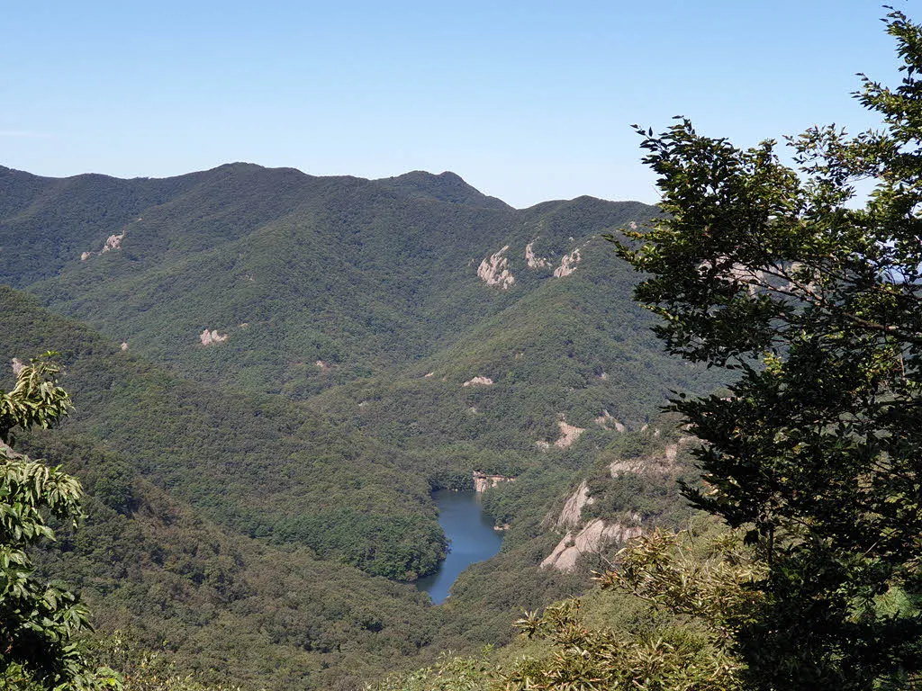 관음봉 도착 전 조망한 직소폭포 방면