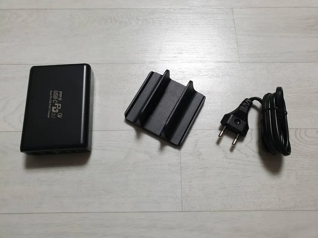 UM2 USB-PD 멀티 충전기 구성품