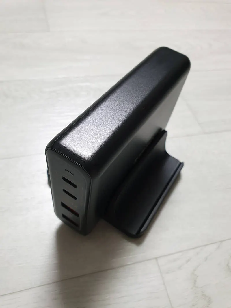 거치대에 거치한 모습