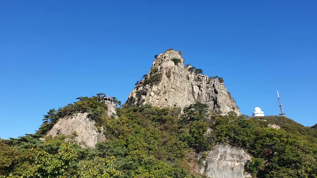 선일재 방면에서 바라본 감악산 임꺽정봉