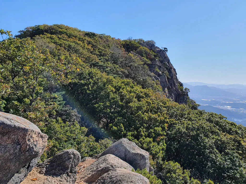 장군봉에서 바라본 임꺽정봉
