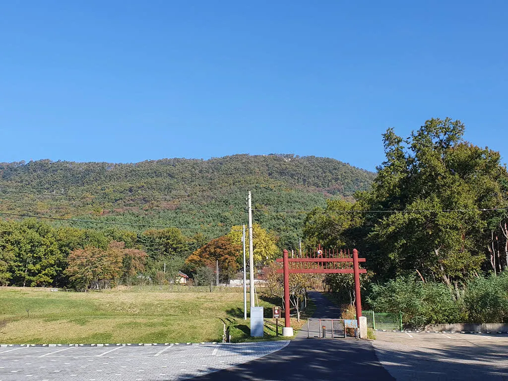 교동향교와 화개산