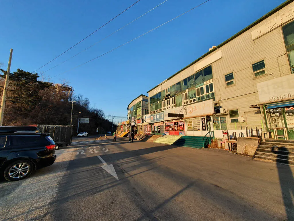 거잠포 선착장에서 바라본 용유 하늘전망대