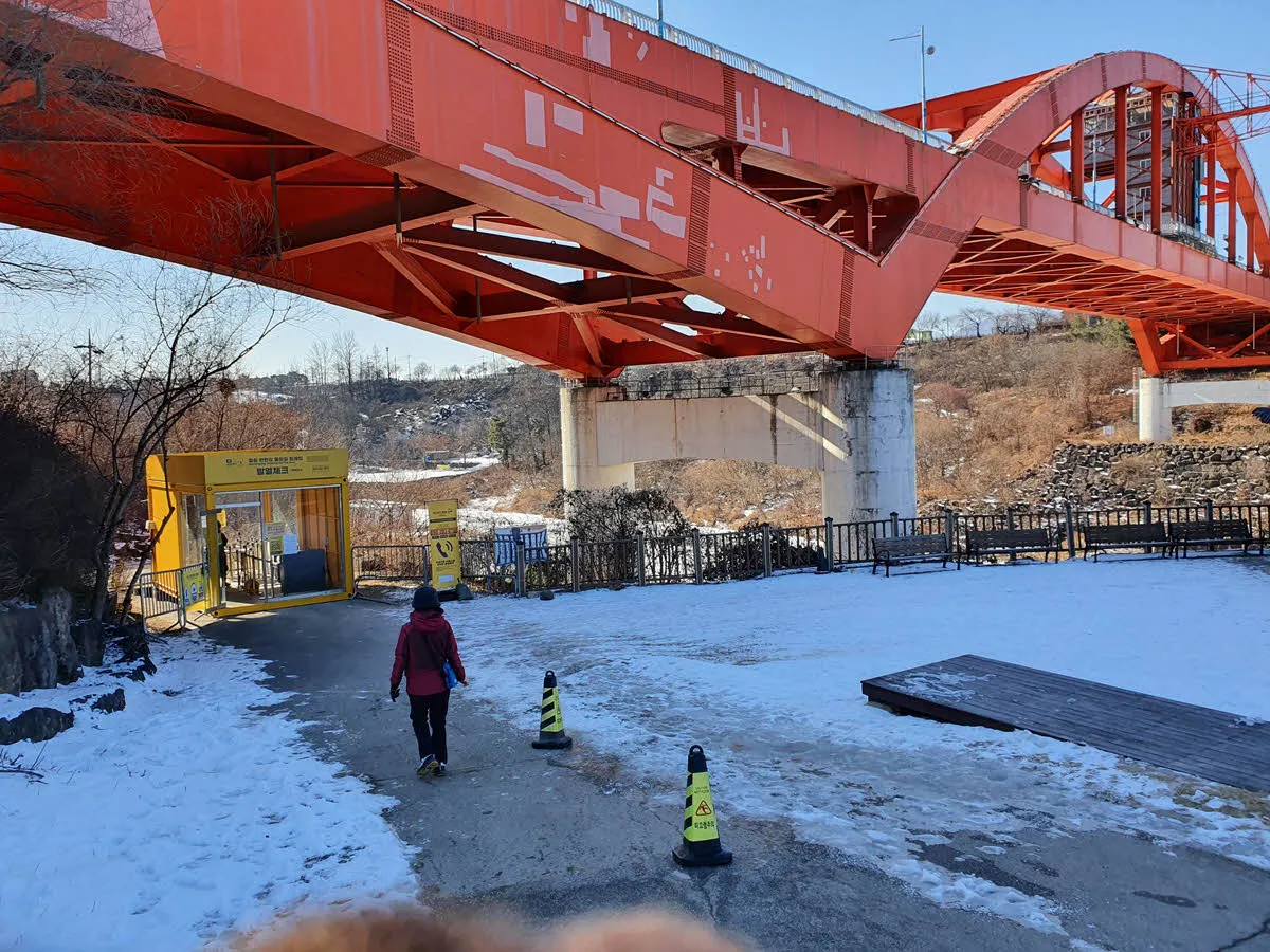 물윗길 트래킹 출발점 (태봉대교 하부 구간)