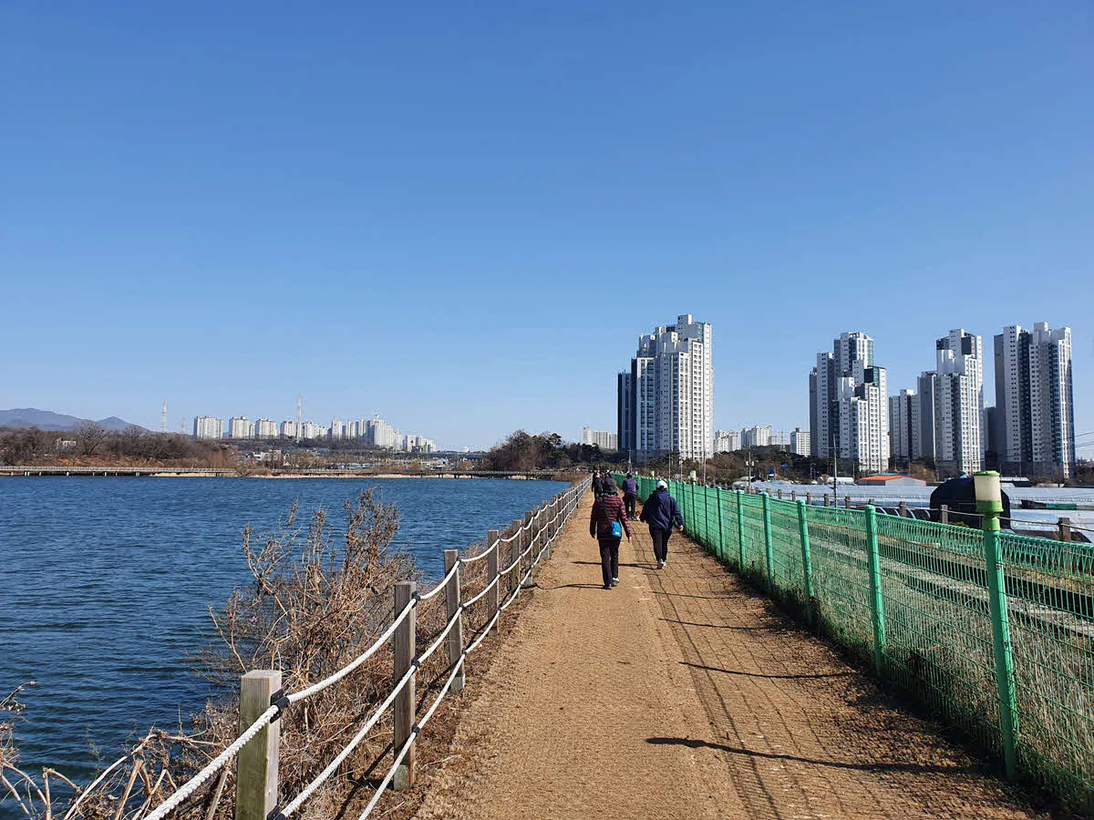 왕송호수 제방길