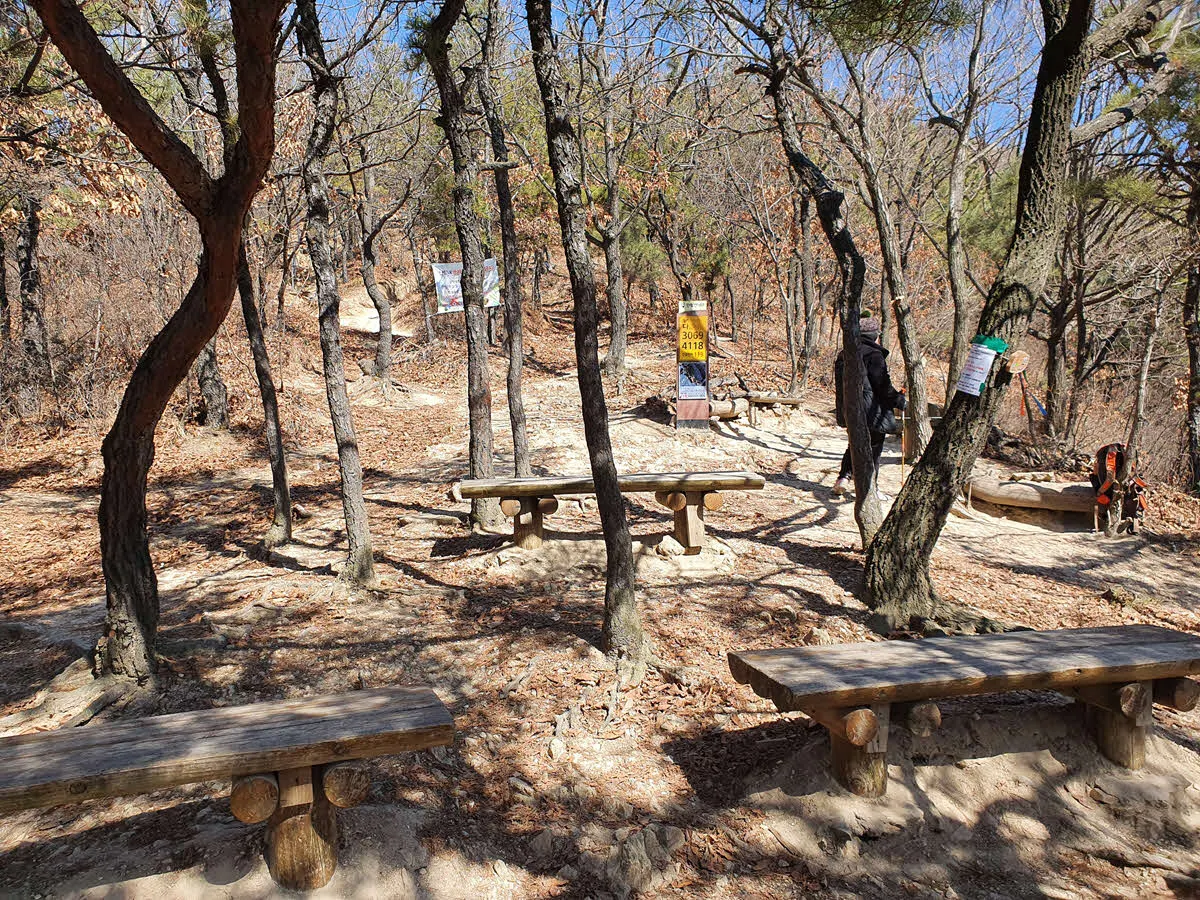 만월산 구간 쉼터