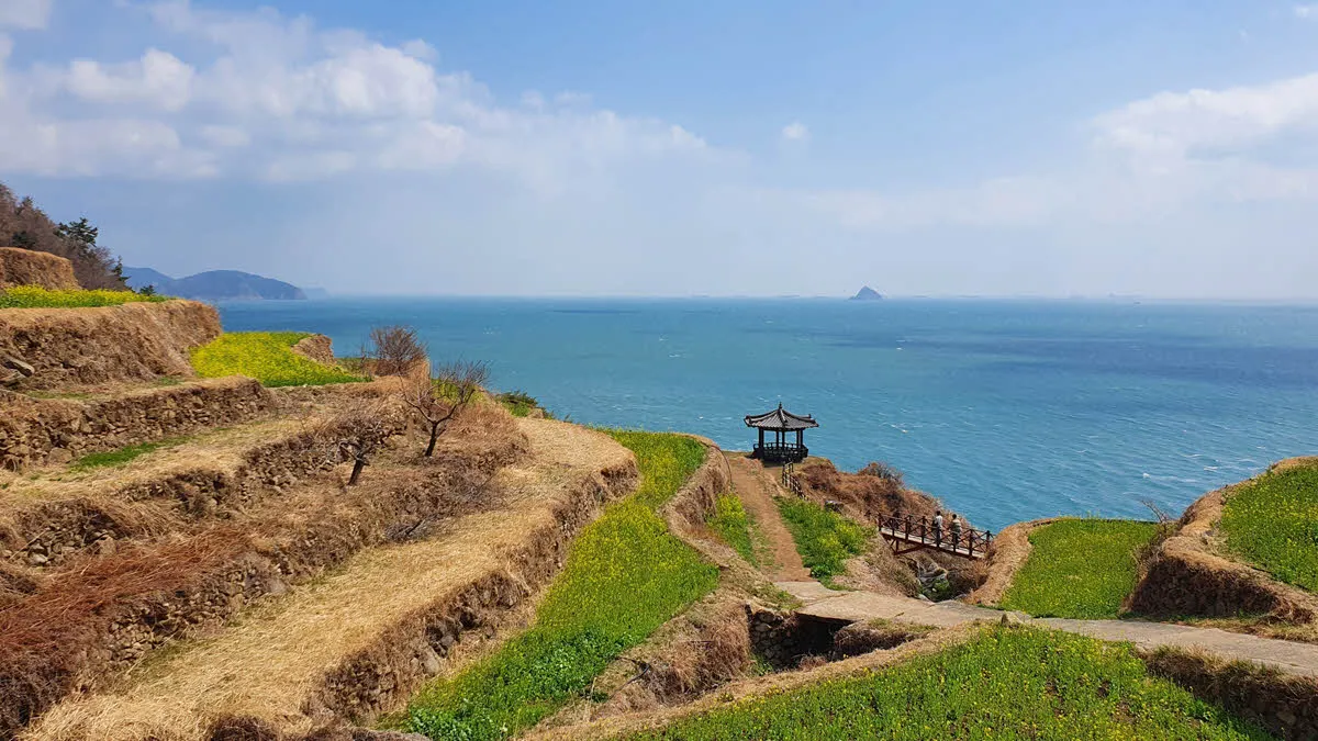 다랭이논과 남해바다