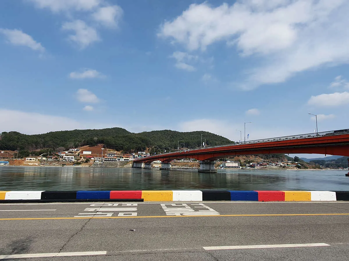 카페 샘성의 바깥 풍경 (창선교)