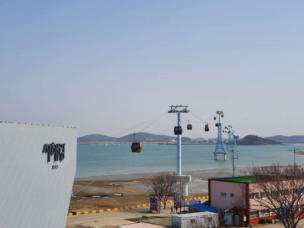 제부도 승강장에서 바라본 서해랑 해상케이블카