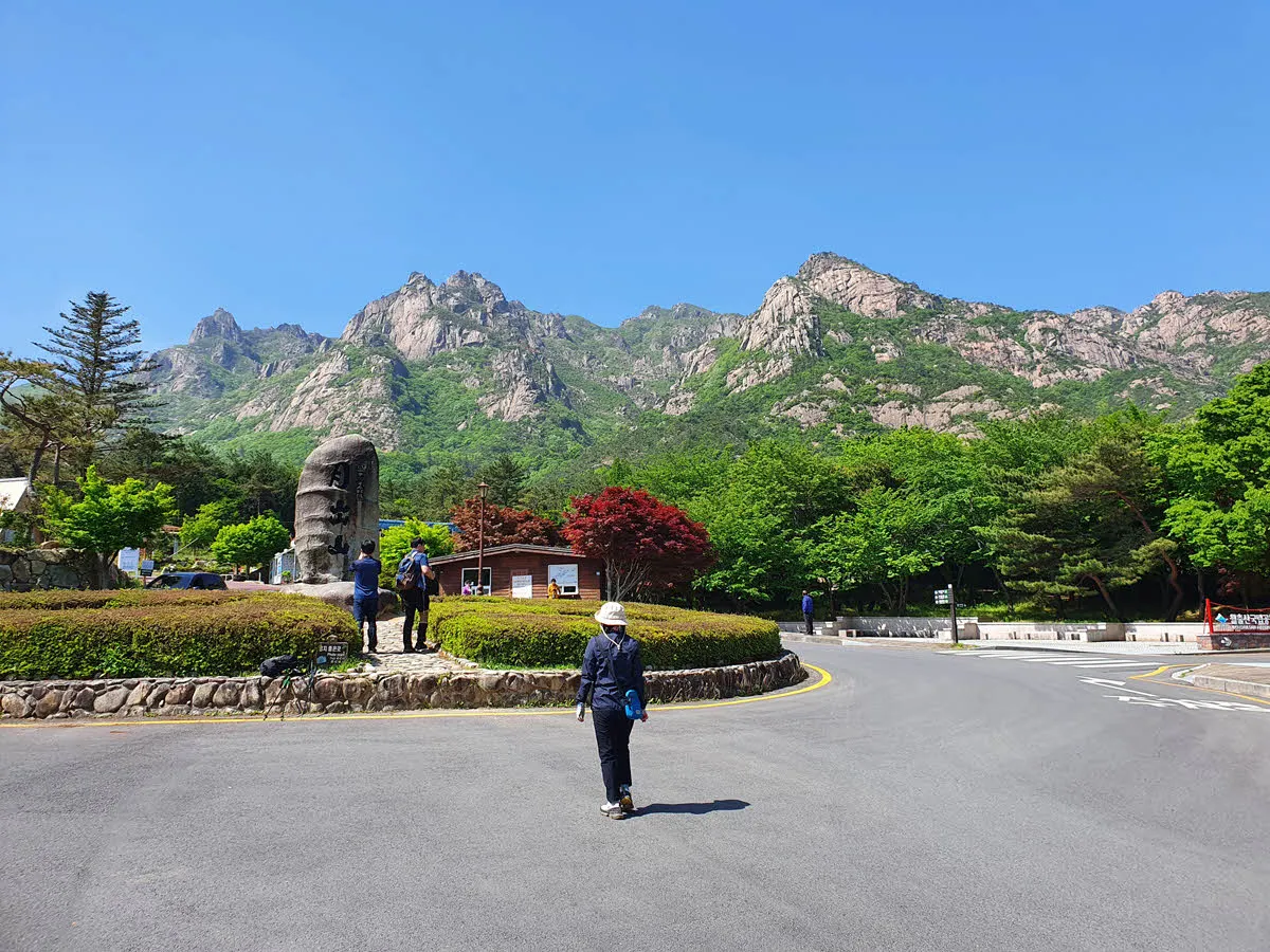 천황탐방지원센터에서 바라본 월출산 전경