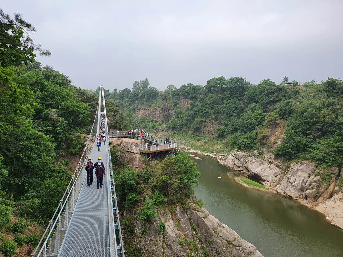 한탄강 잔도길의 구름다리