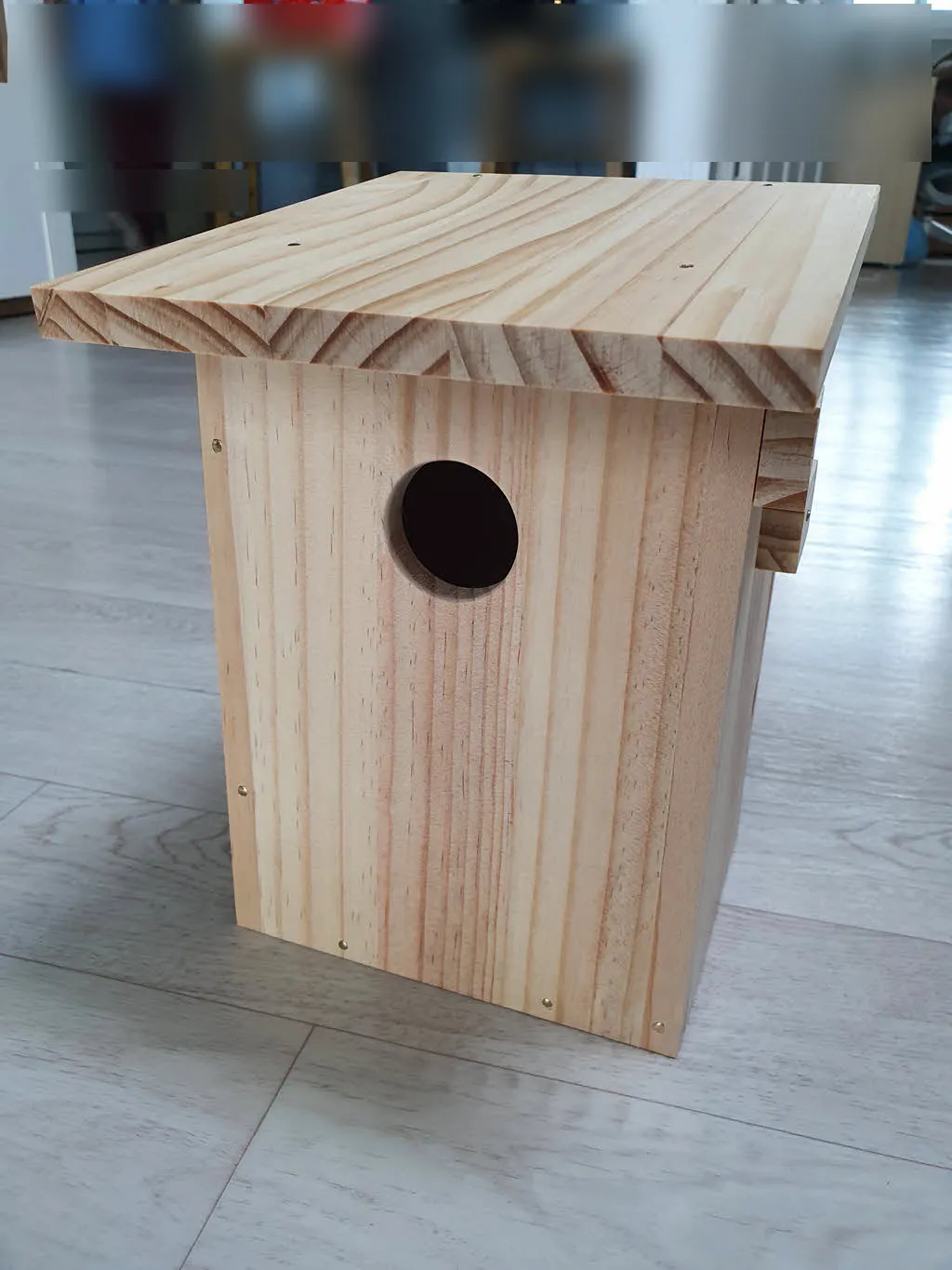 아파트의 나무에 설치할 새집