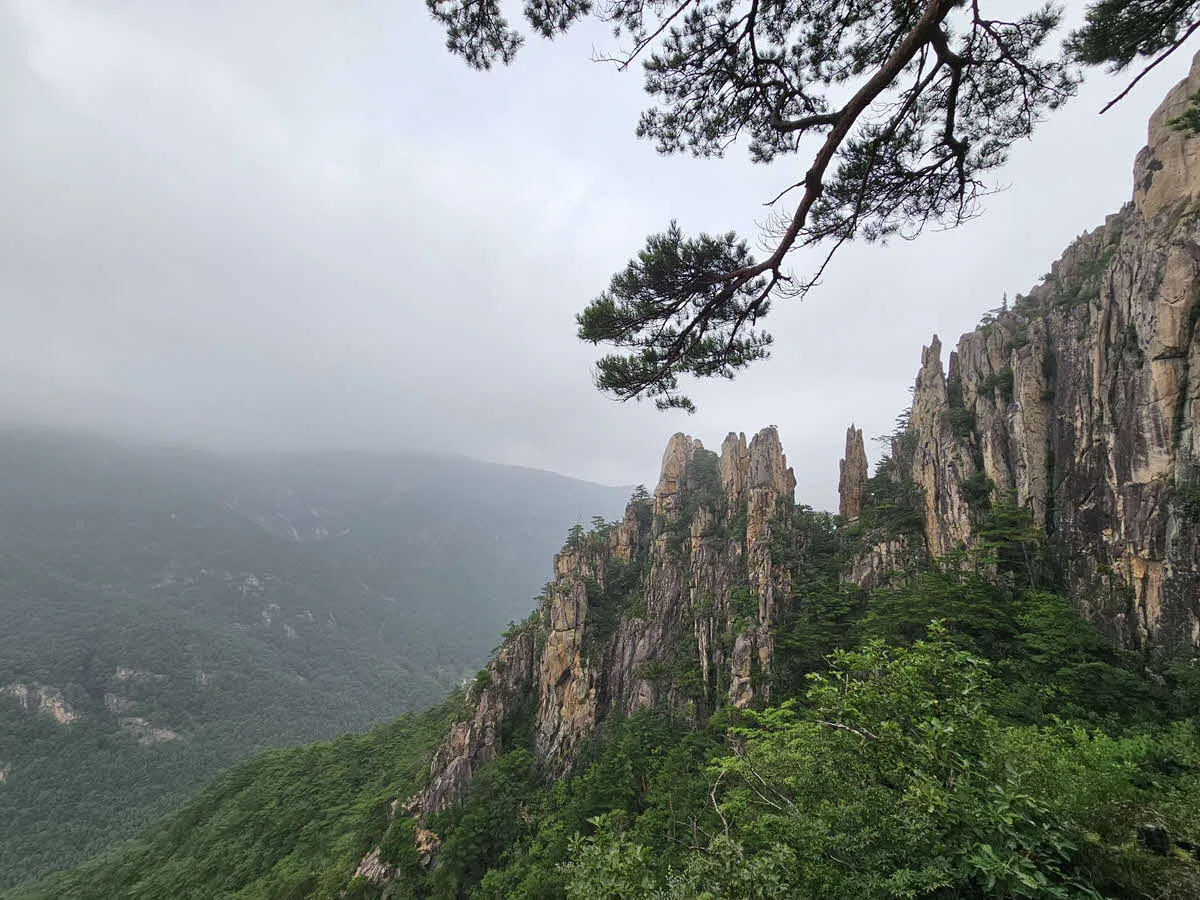 베틀바위 전망대에서 바라본 베틀바위