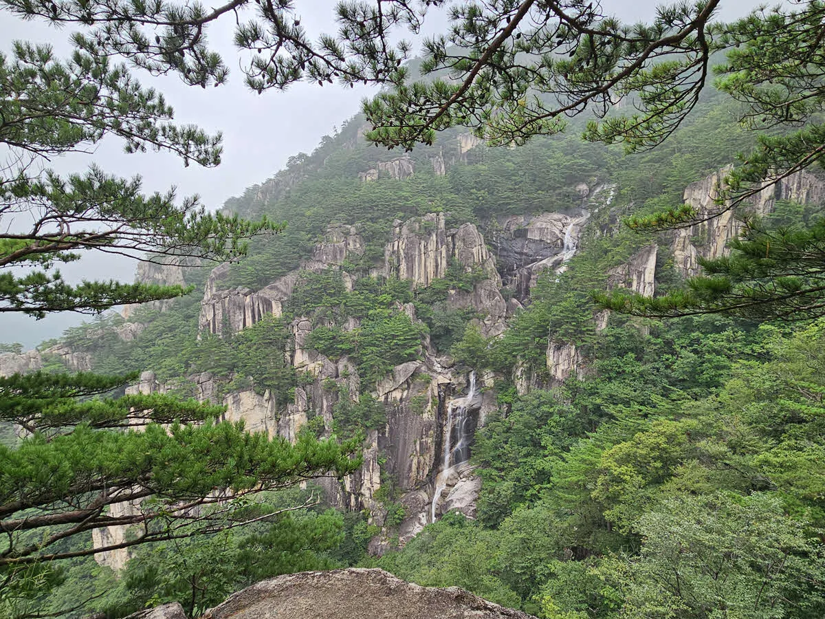 12산성폭포가 보인다