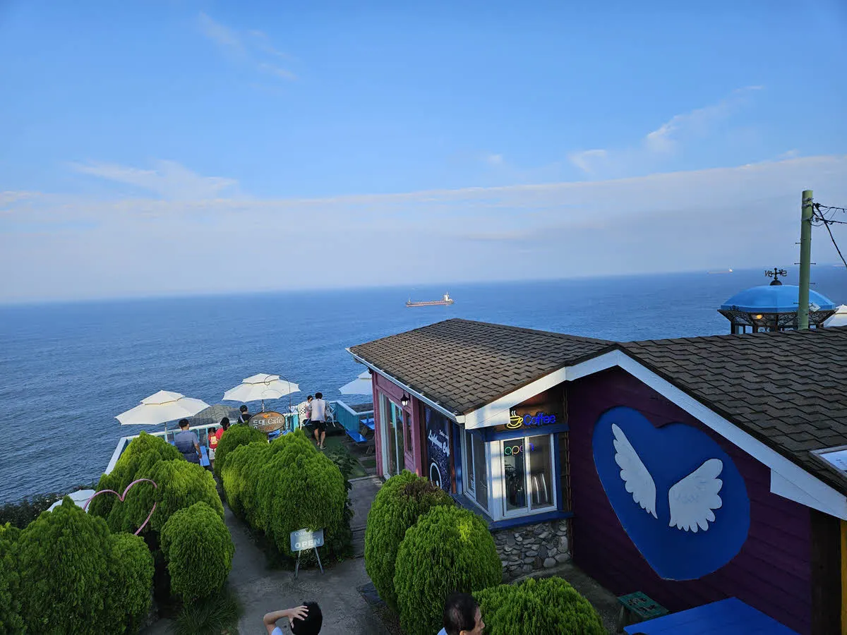 묵호등대 앞 등대 Cafe
