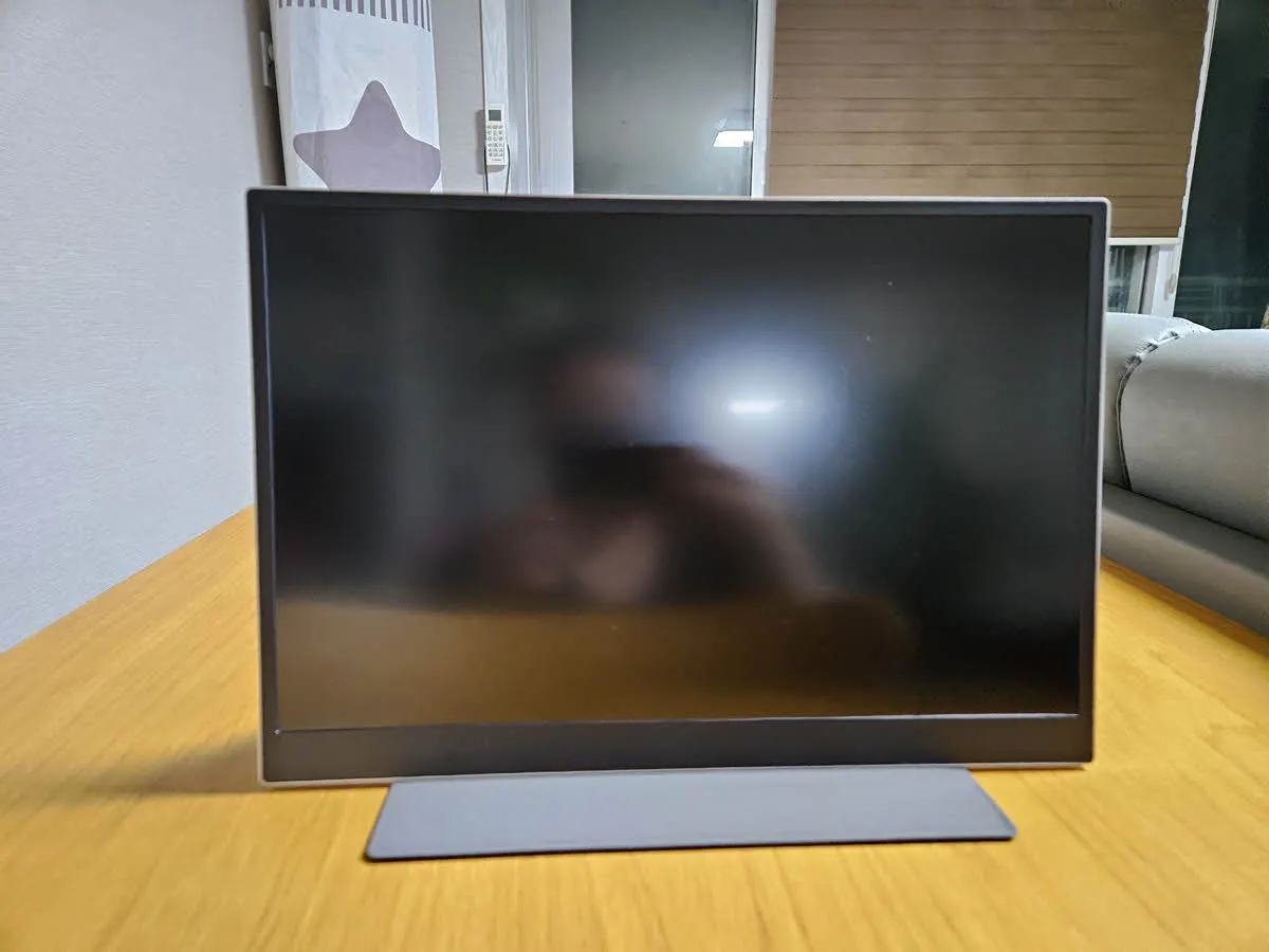 그램 플러스 뷰2를 거치한 모습