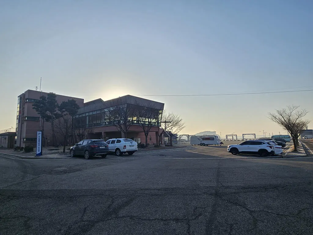 탄도항 수산물직판장 공영주차장