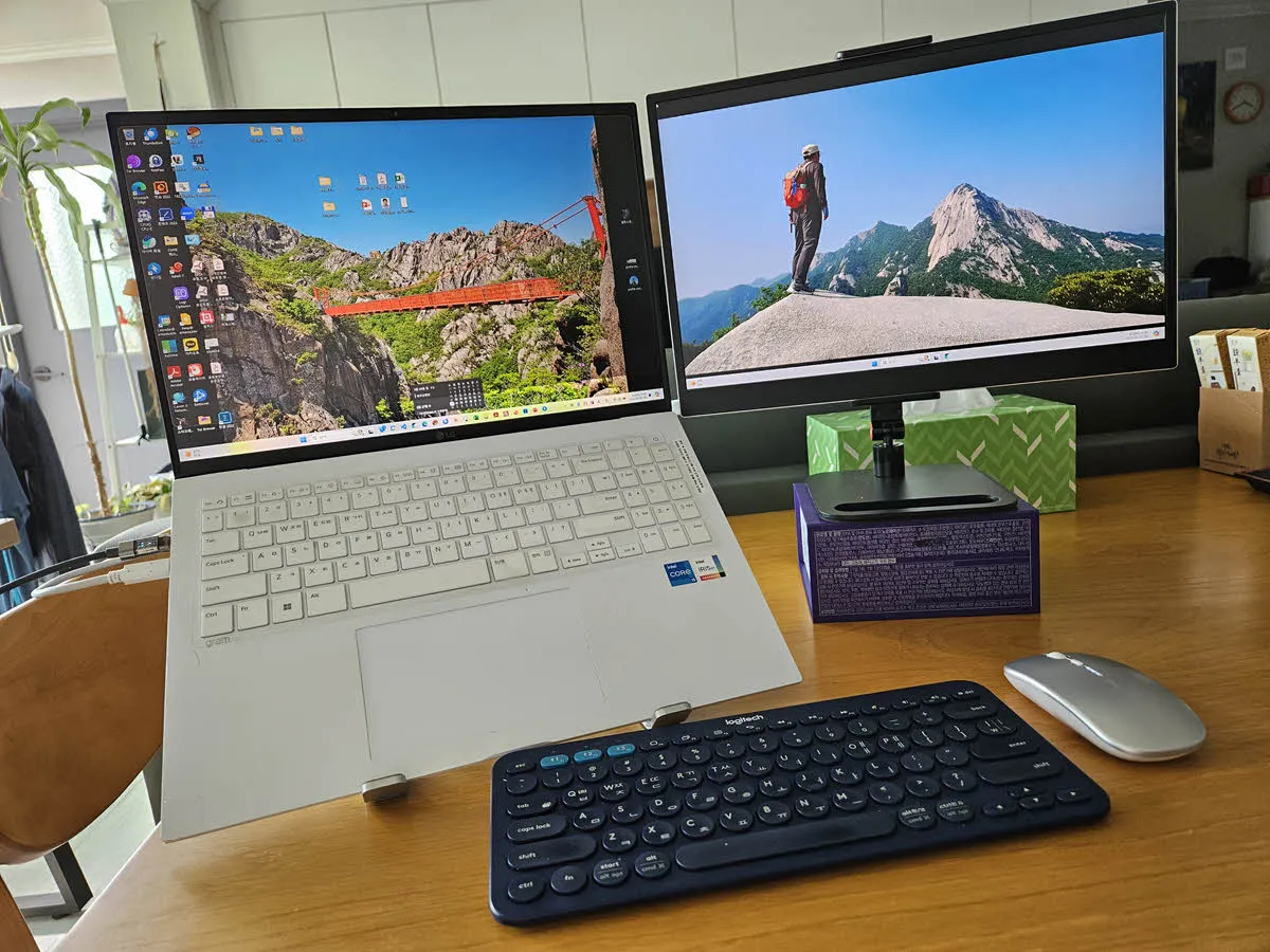 그램 뷰 2를 거치대에 장착한 실사용 모습