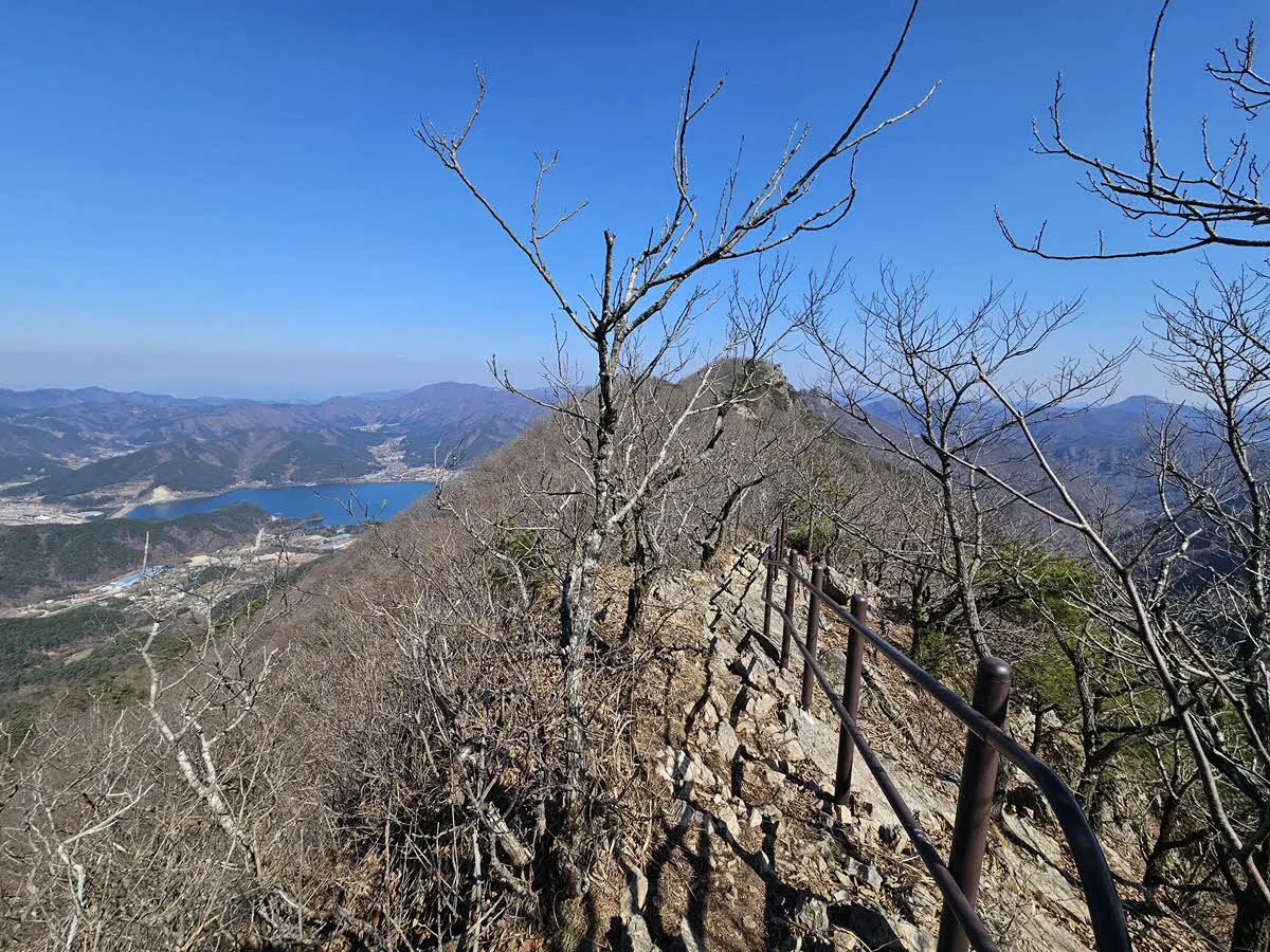 망해봉에서 불출봉 가는 길