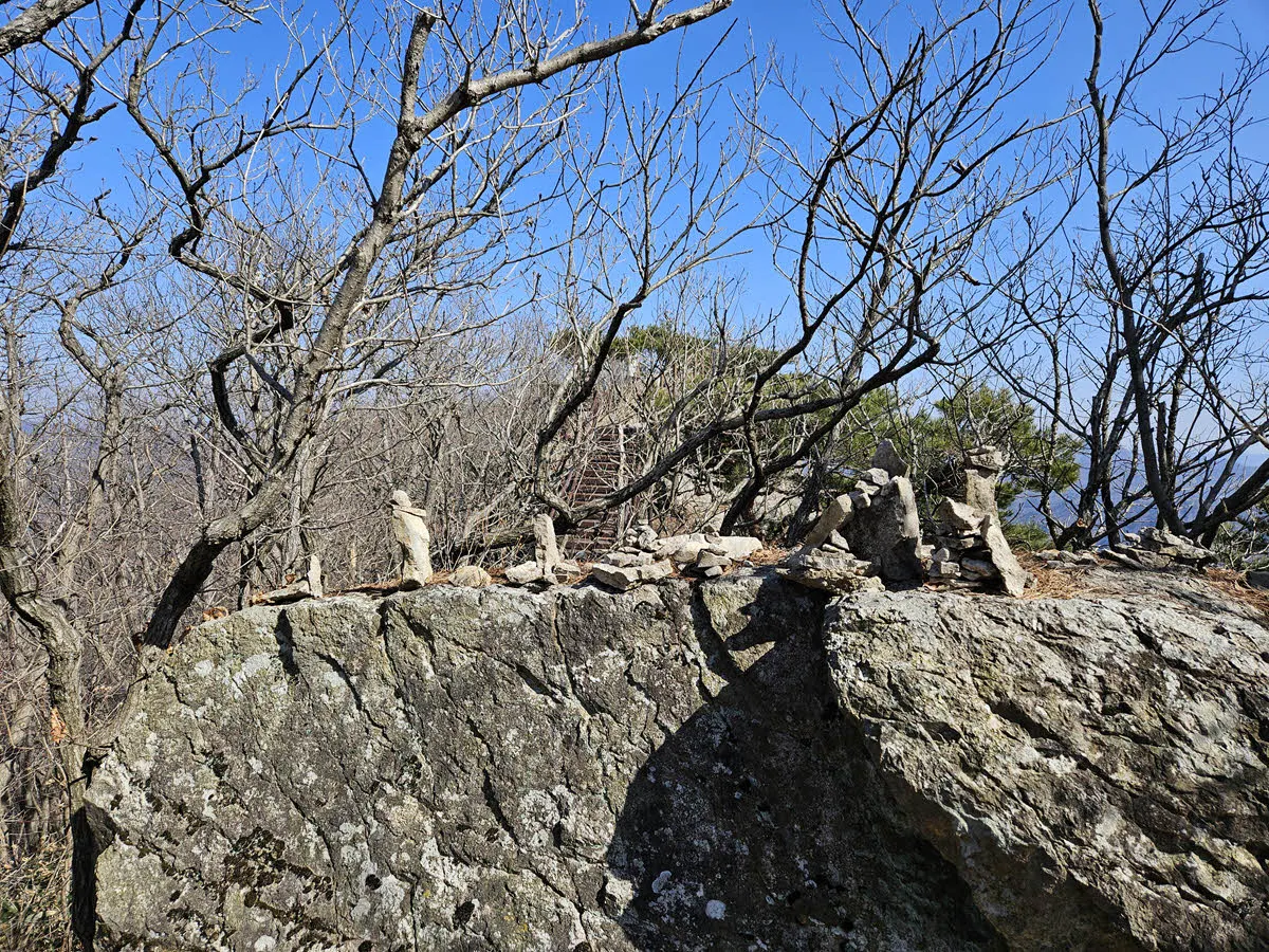 대한민국 산 어디에서나 볼 수 있는 돌탑