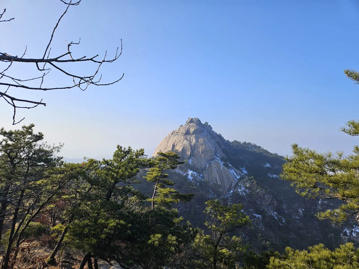 향로봉 방면에서 바라본 족두리봉