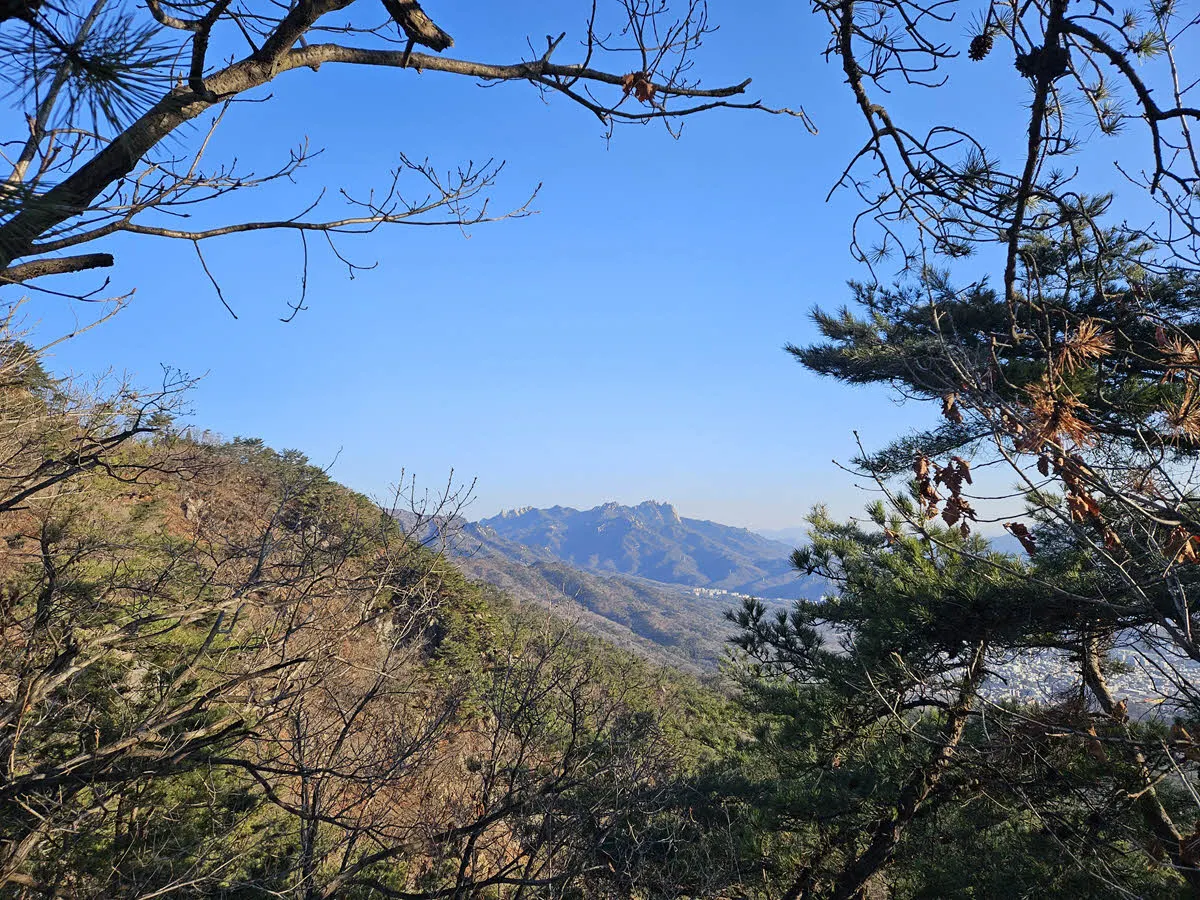 칼바위능선에서 바라본 북한산 만경대, 인수봉, 백운대