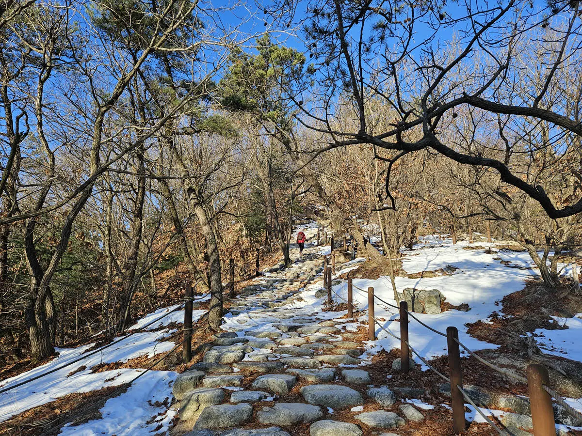 칼바위 능선을 걷는다