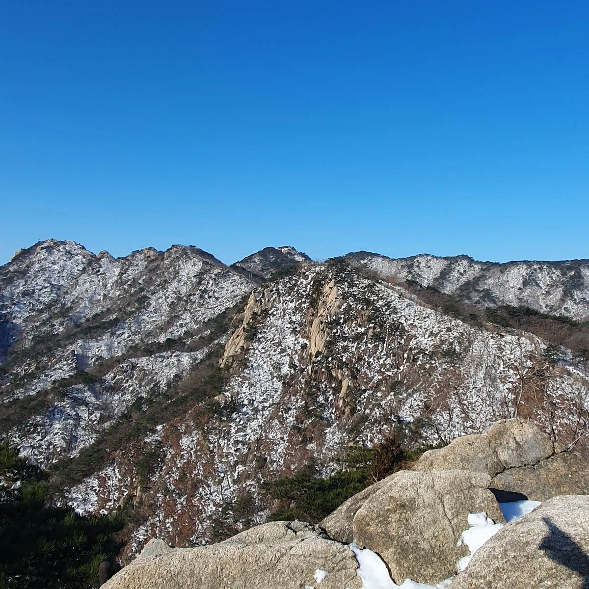 북한산 칼바위 능선에서 바라본 문수봉