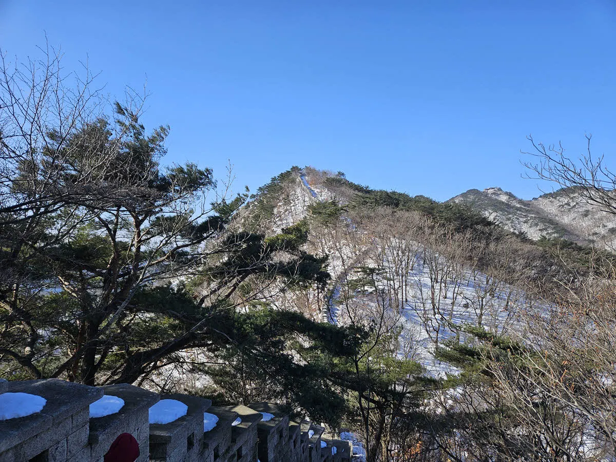 북한산 주능선의 북한산성 성곽길