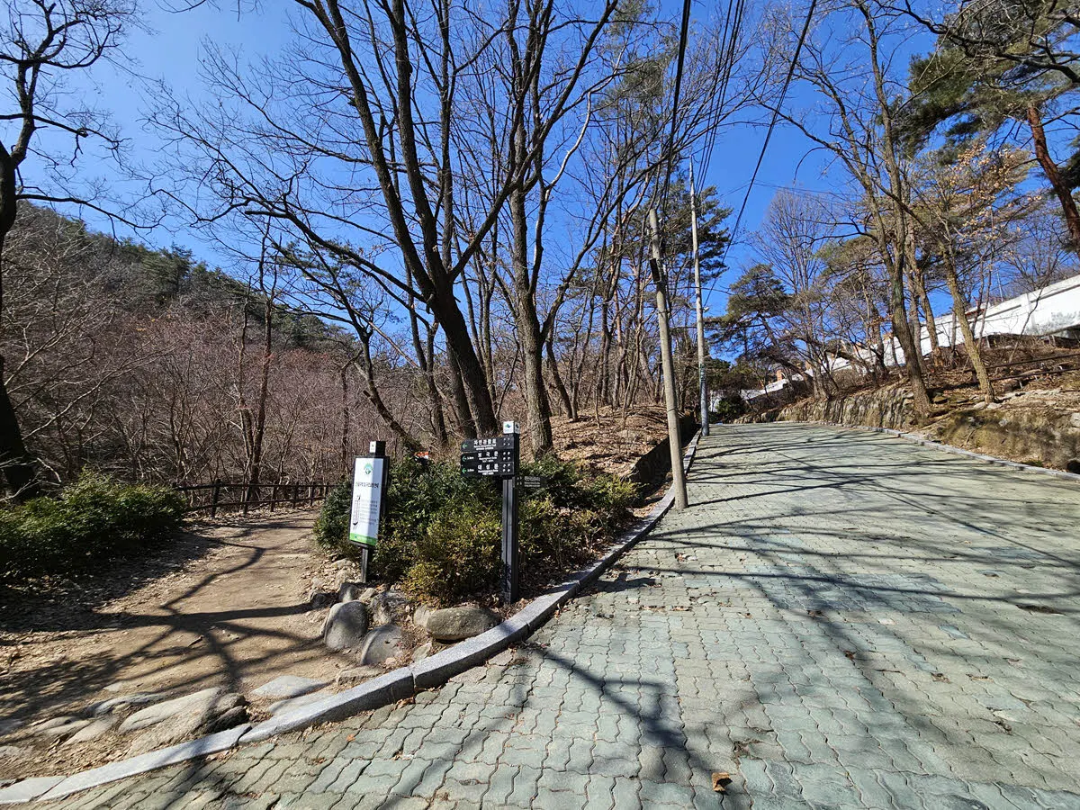 북한산 국립공원 사무소 앞