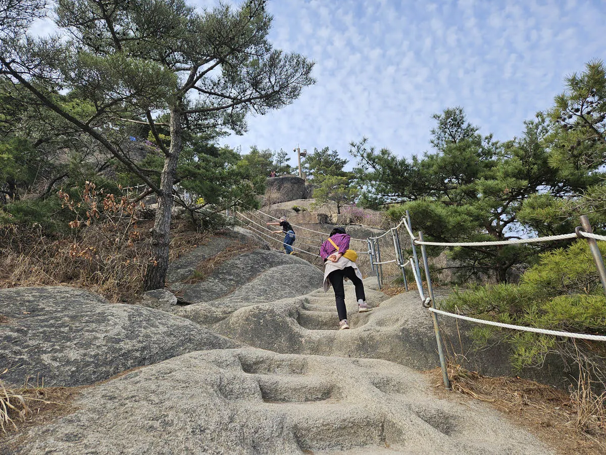 인왕산의 급경사 암릉
