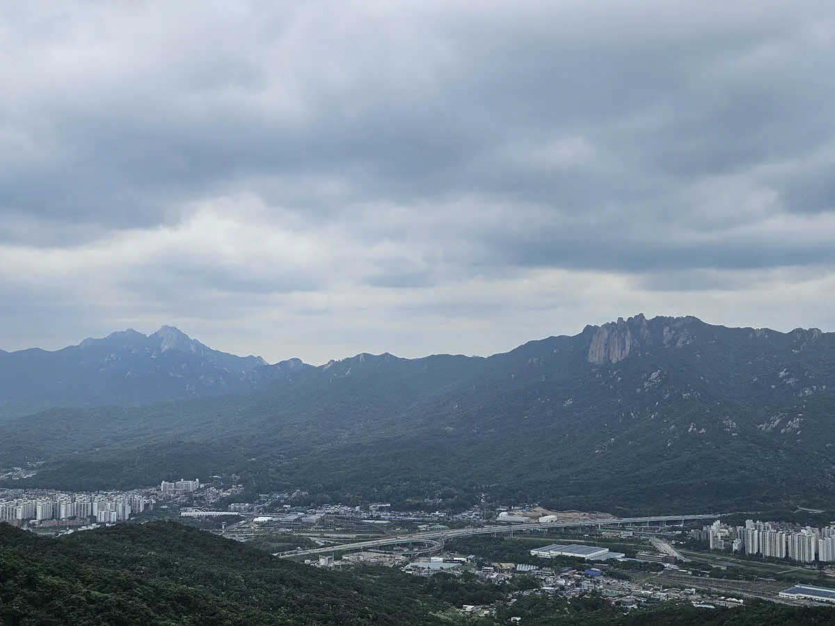 전망대에서 바라본 북한산과 도봉산