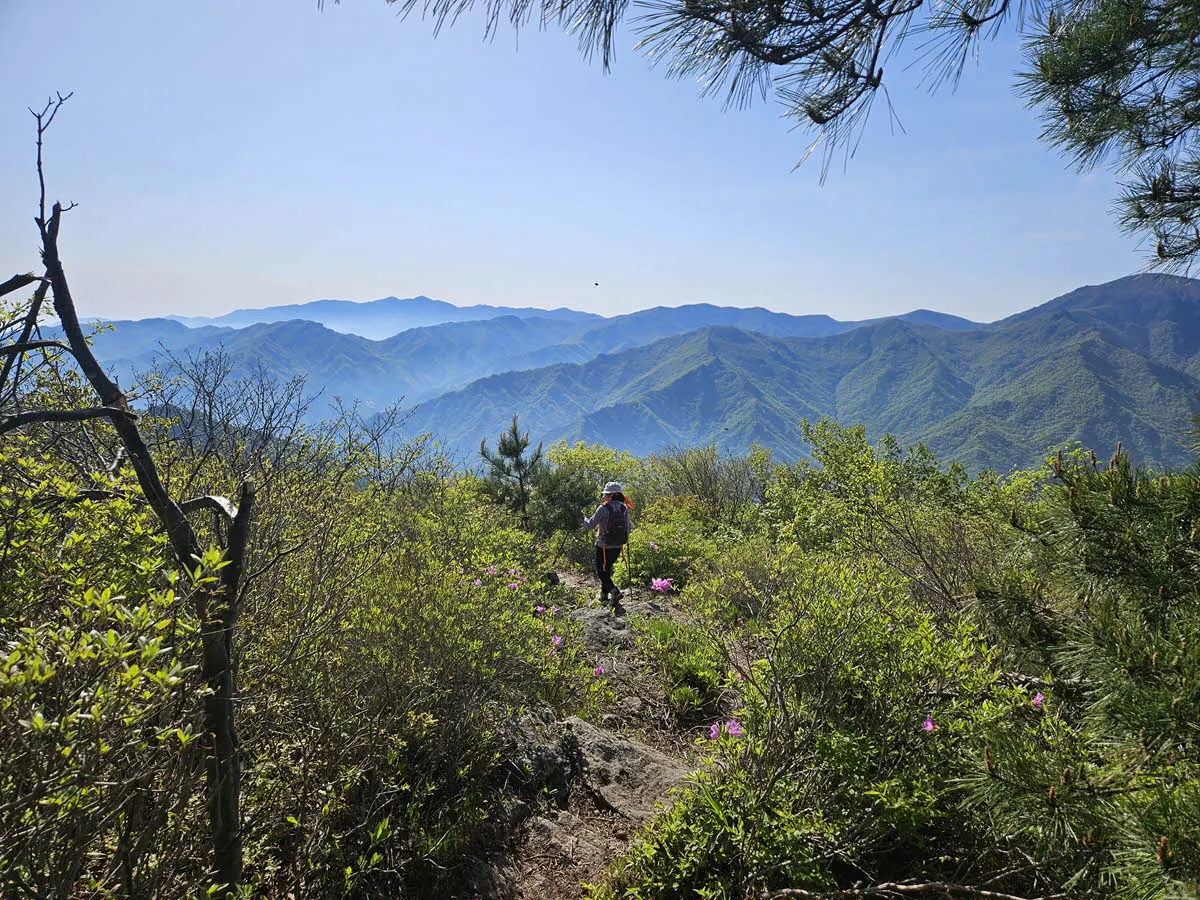 고리봉을 지난다.