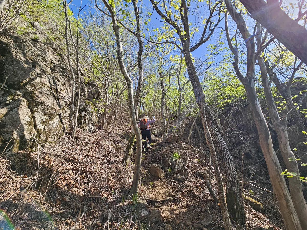 서북능선 (험하고 가파른 길)