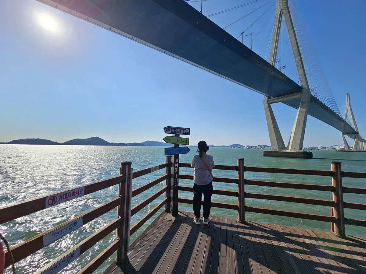 고하도 해상 데크길(용머리 해안)에서 바라본 목포대교