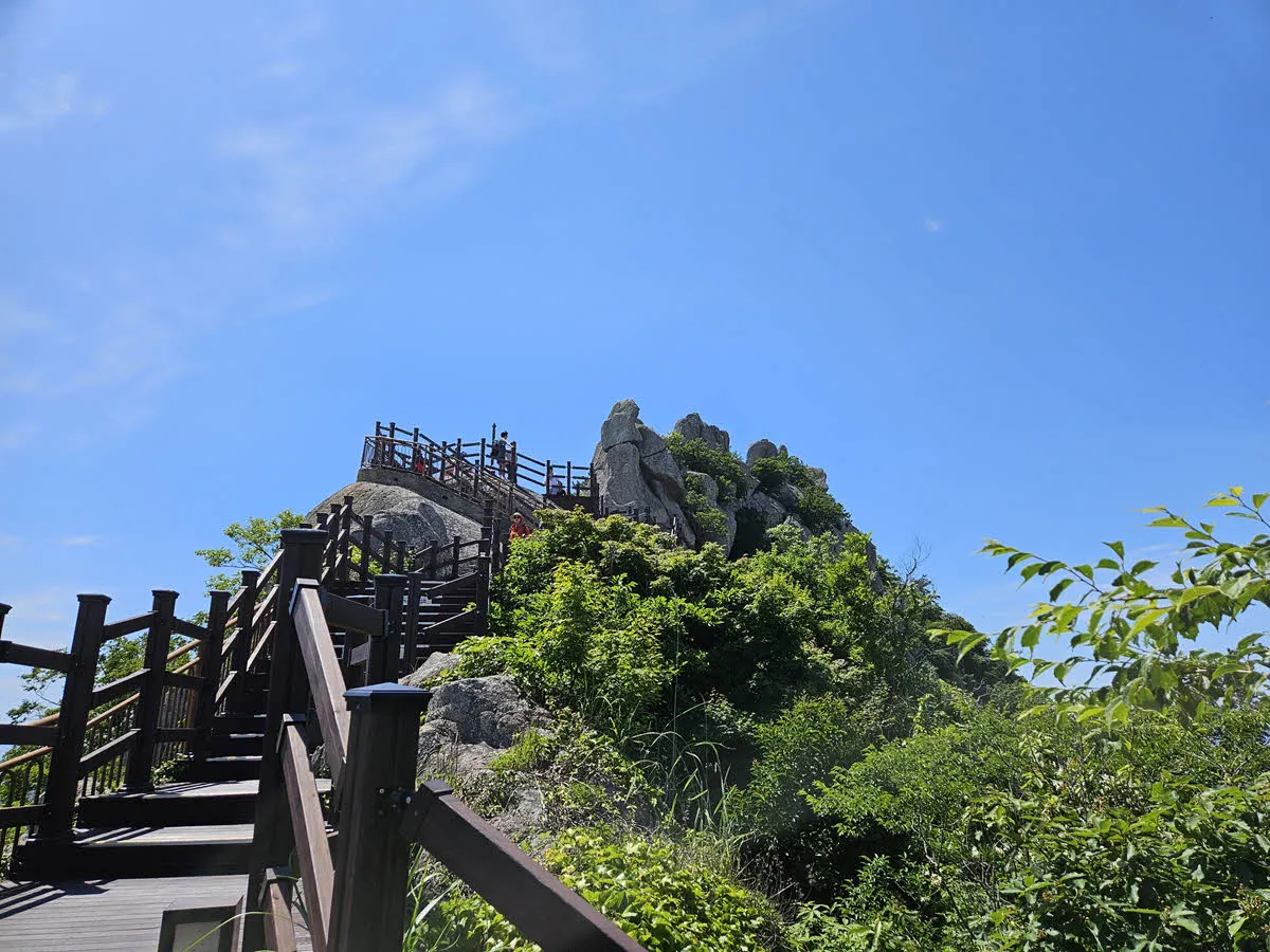 유달산 마당바위 오르는 계단