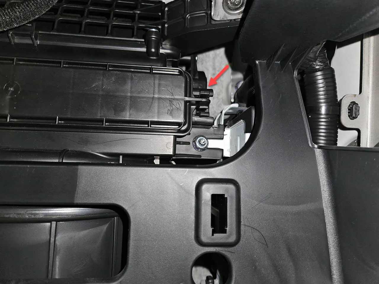 더 뉴 셀토스 오래된 에어컨/히터 필터 커버 장착