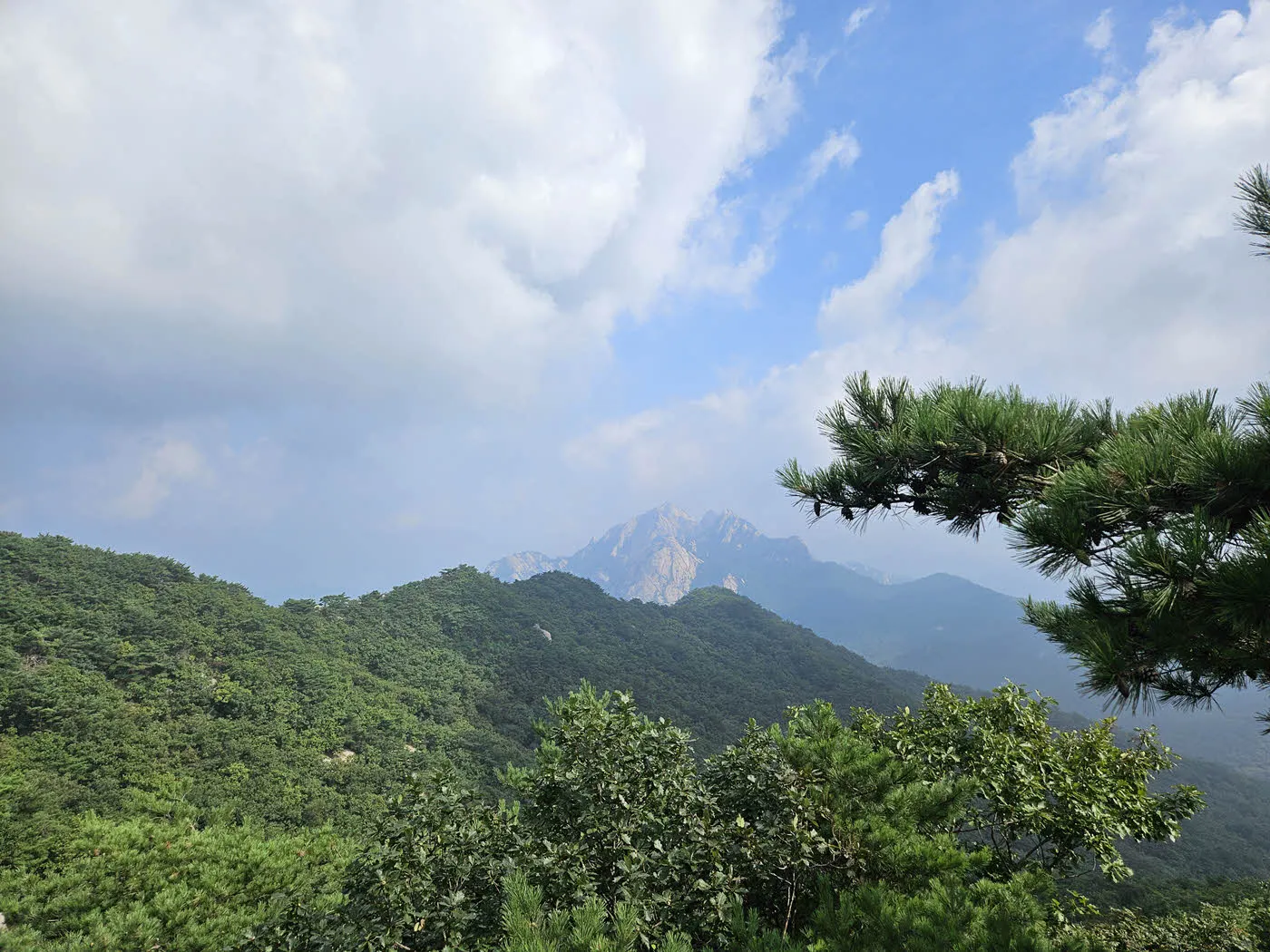 문수봉에서 바라본 북한산 백운대
