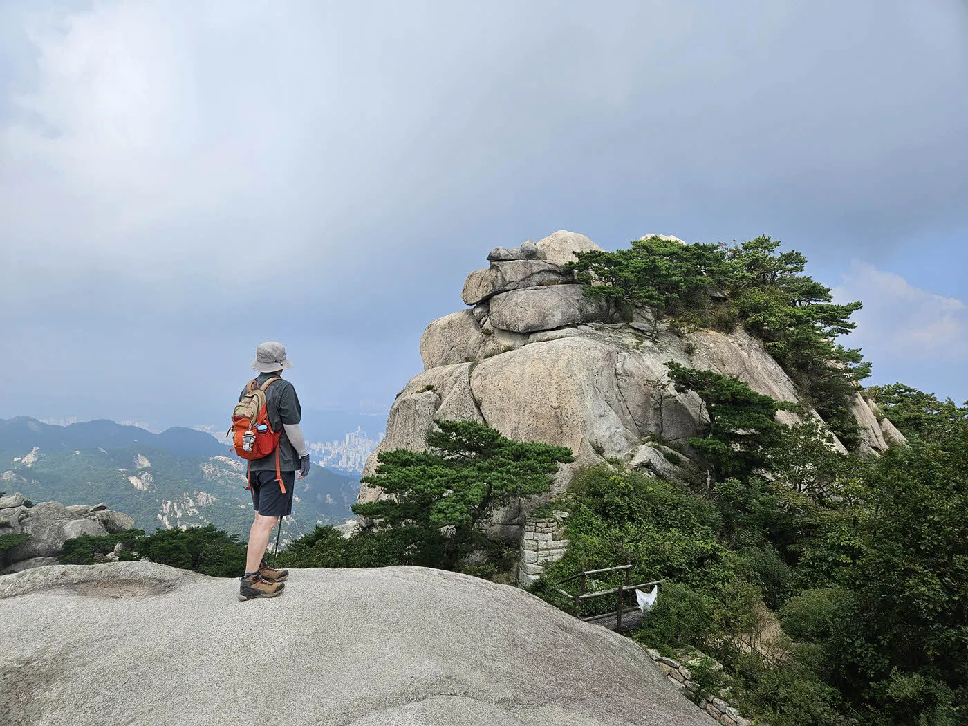 문수봉 풍경을 감상하는 필자