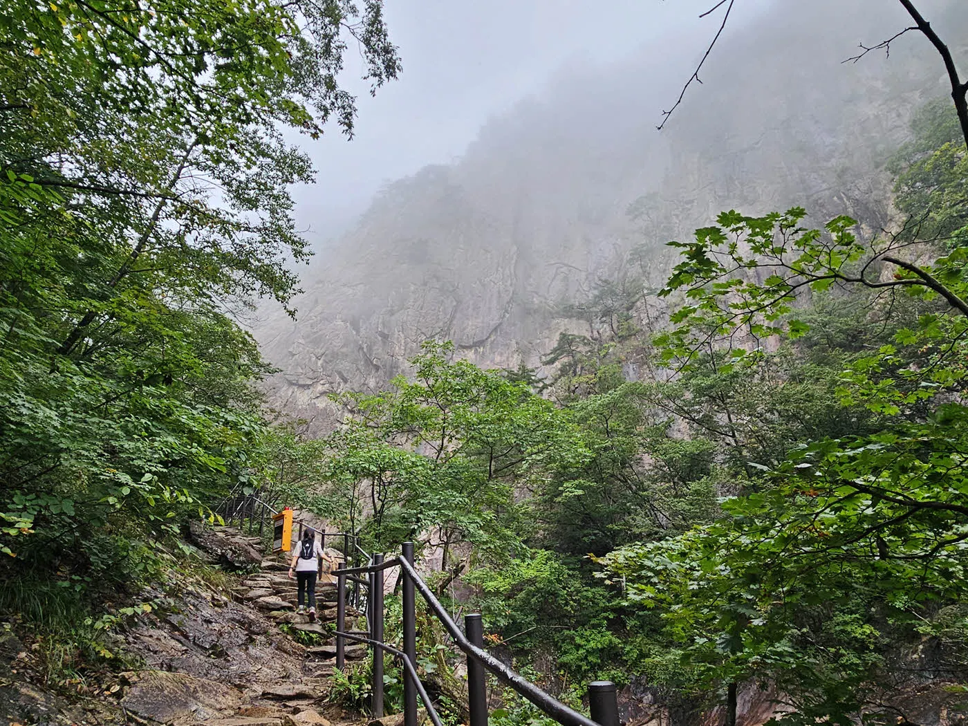 토왕성폭포 가는 길의 절경 