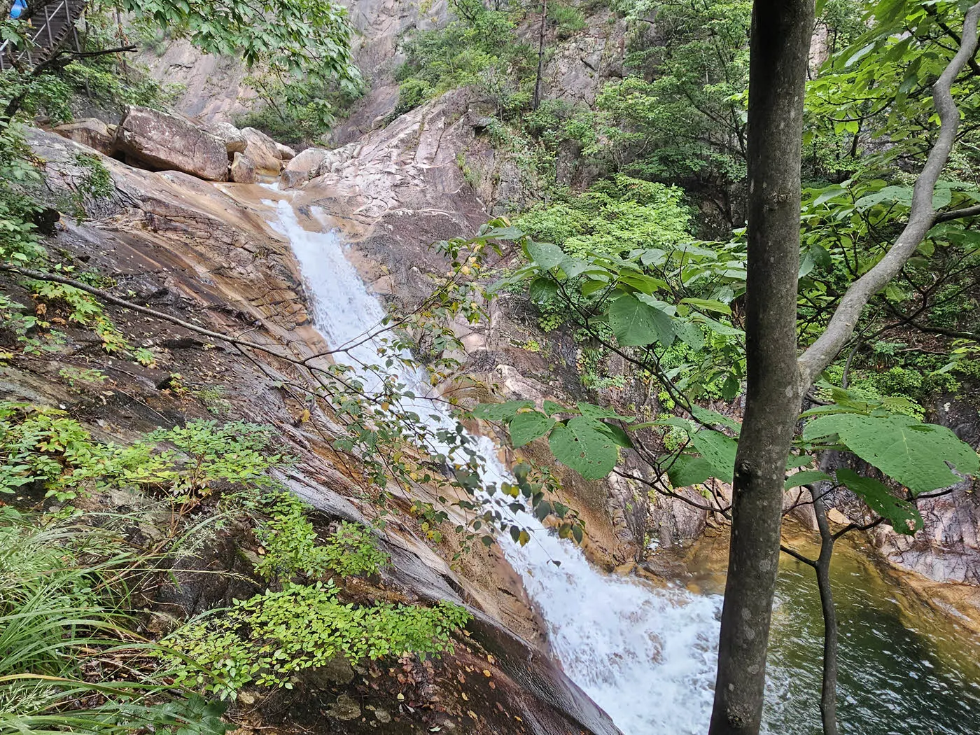 육담폭포의 육담 중 하나