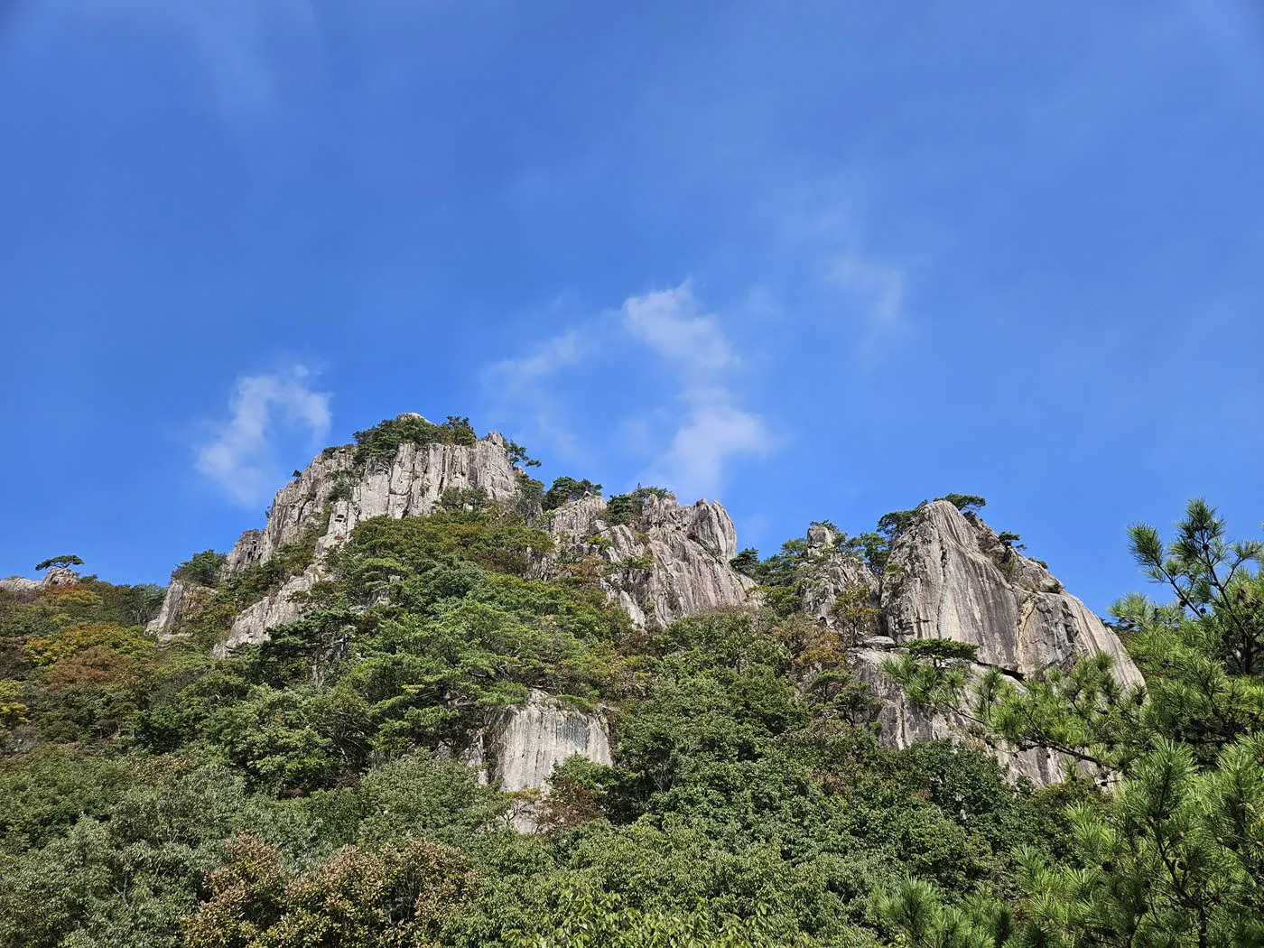 삼선계단 상부에서 바라본 대둔산 정상부