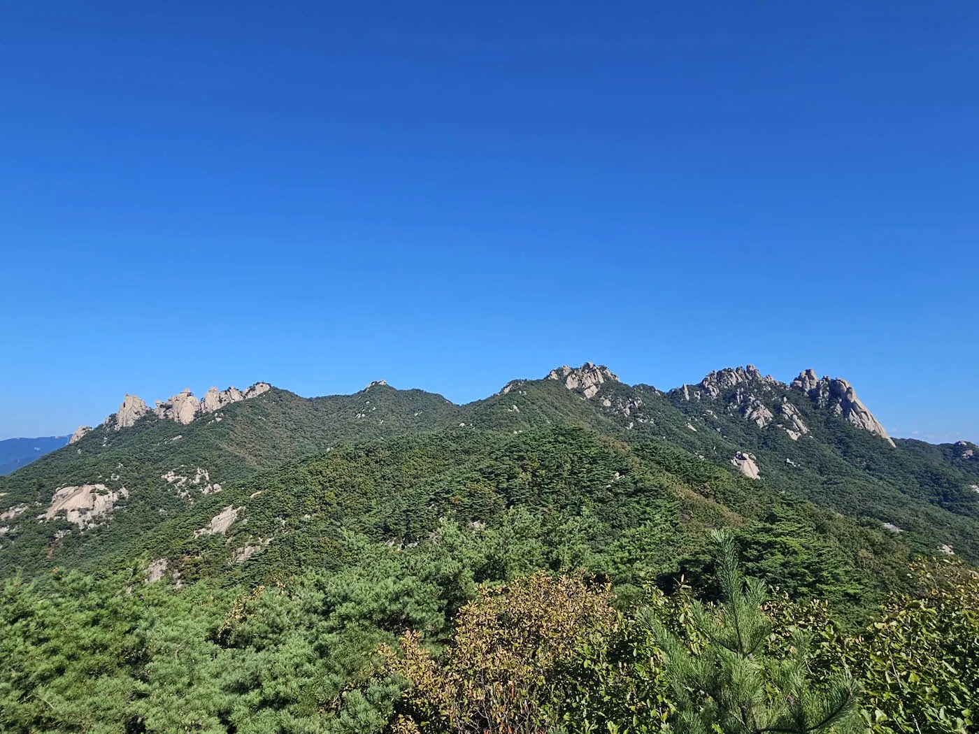 우이암 전망대에서 바라본 도봉산 오봉과 신선대 그리고 자운봉