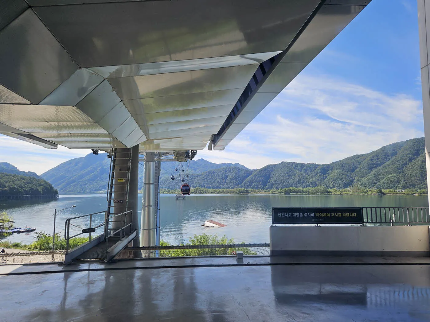 삼악산 케이블카 탑승장에서 바라본 모습