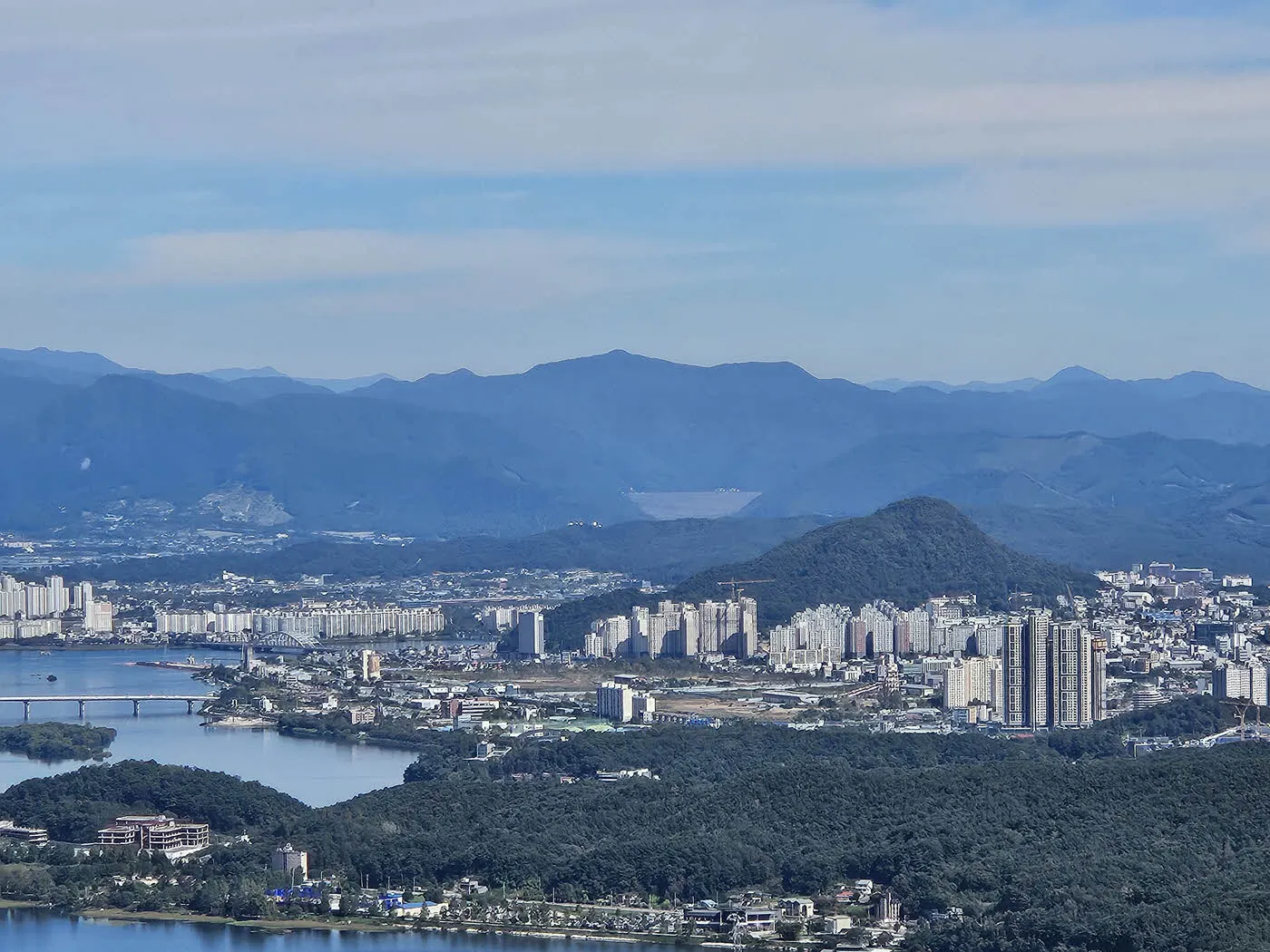 삼악산 케이블카 상부 정차장에서 바라본 소양강댐