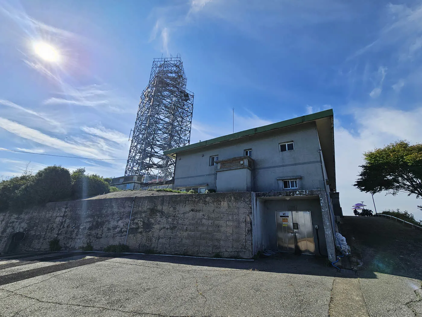 구) 식장산 KT 중계소 건물